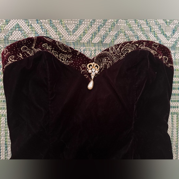 Scott McClintock Burgundy Strapless Dress Embroidered Rhinestone Centerpiece - Picture 2 of 4